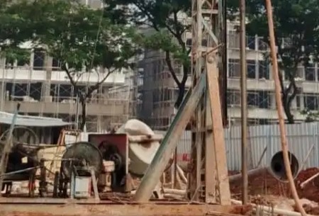 Proyek bore pile mini crane di Karawaci Tangerang