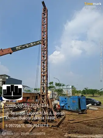 Proses bore pile mini crane diameter 30 kedalaman 9m dan 40 kedalaman 18 meter, metode wash boring untuk rumah di Pantai Indah Kapuk Serenade Lagoon III, Jakarta Utara