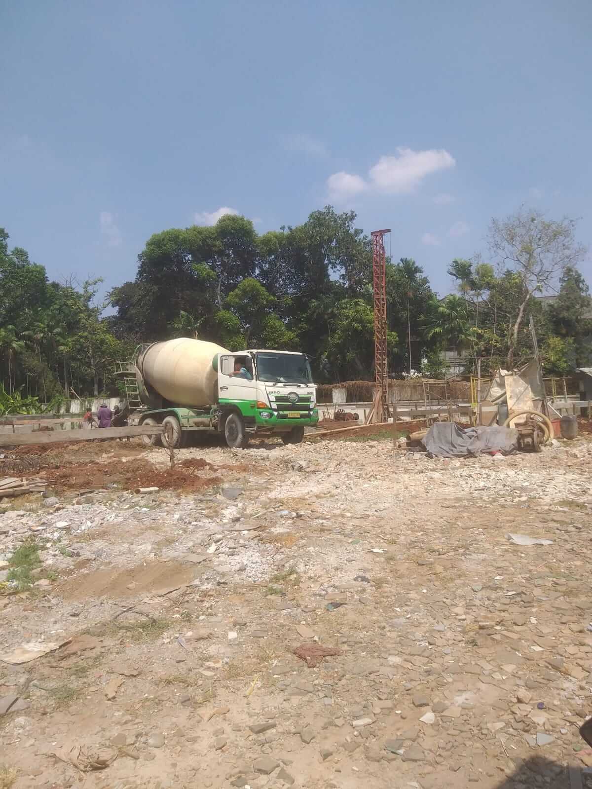 Proyek Borepile dengan truk molen